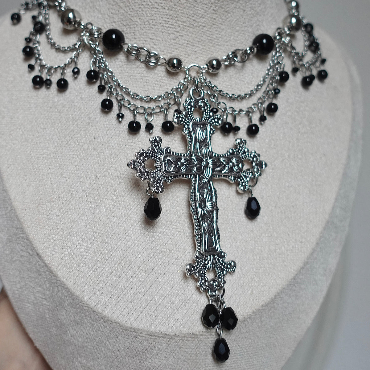 Collier « Latvia » (noir)